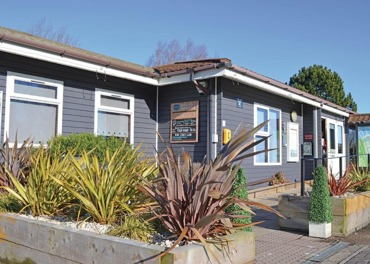 Hotel Broadlands Park And Marina Pakefield Esterno foto