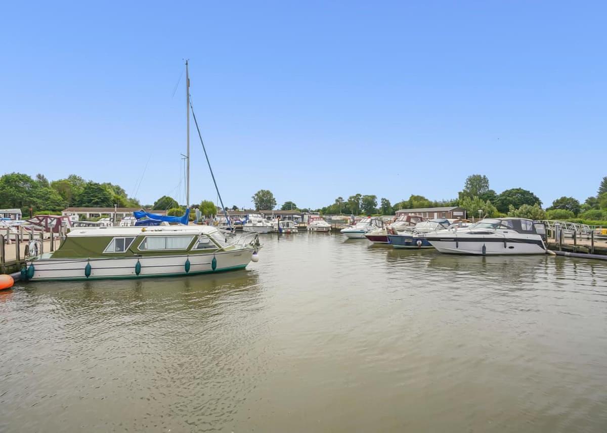 Hotel Broadlands Park And Marina Pakefield Esterno foto