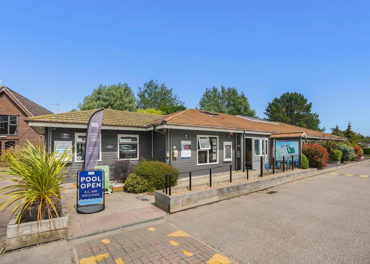 Hotel Broadlands Park And Marina Pakefield Esterno foto